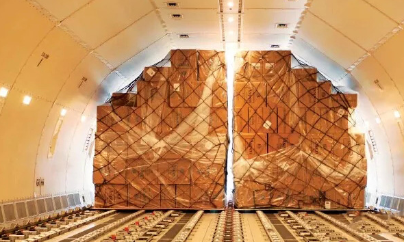 航空货物装板、装箱时要注意哪些事项？
